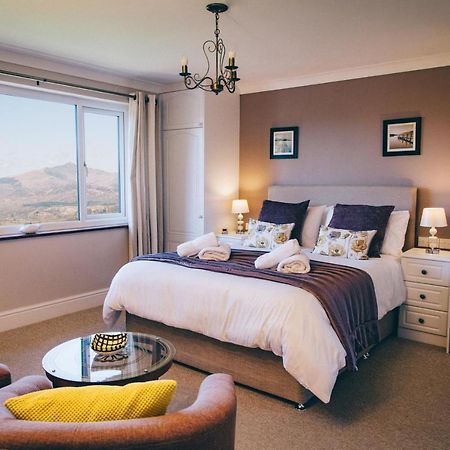 Ferlas Bed And Breakfast Penrhyndeudreath Bagian luar foto