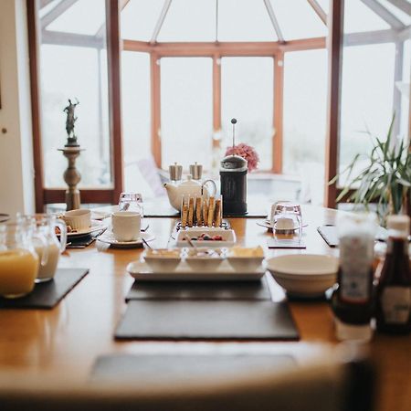 Ferlas Bed And Breakfast Penrhyndeudreath Bagian luar foto