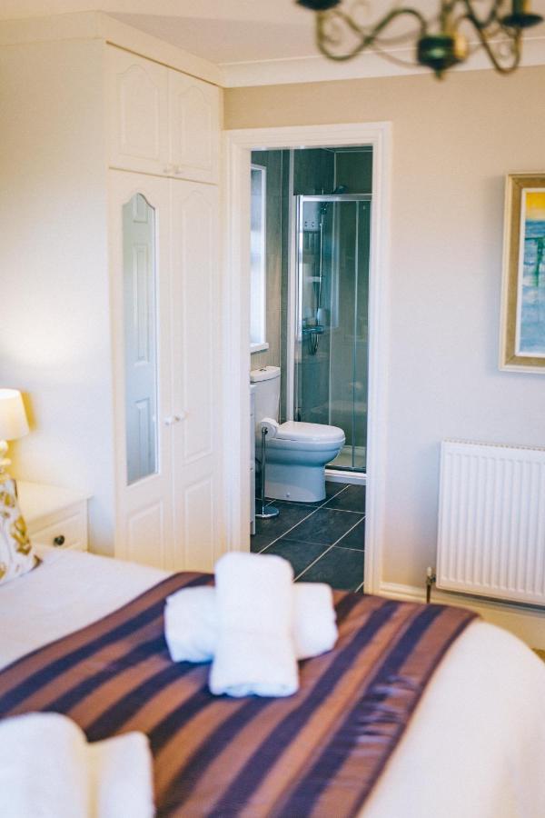 Ferlas Bed And Breakfast Penrhyndeudreath Bagian luar foto