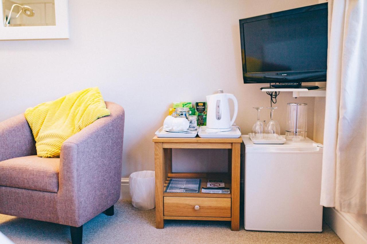 Ferlas Bed And Breakfast Penrhyndeudreath Bagian luar foto