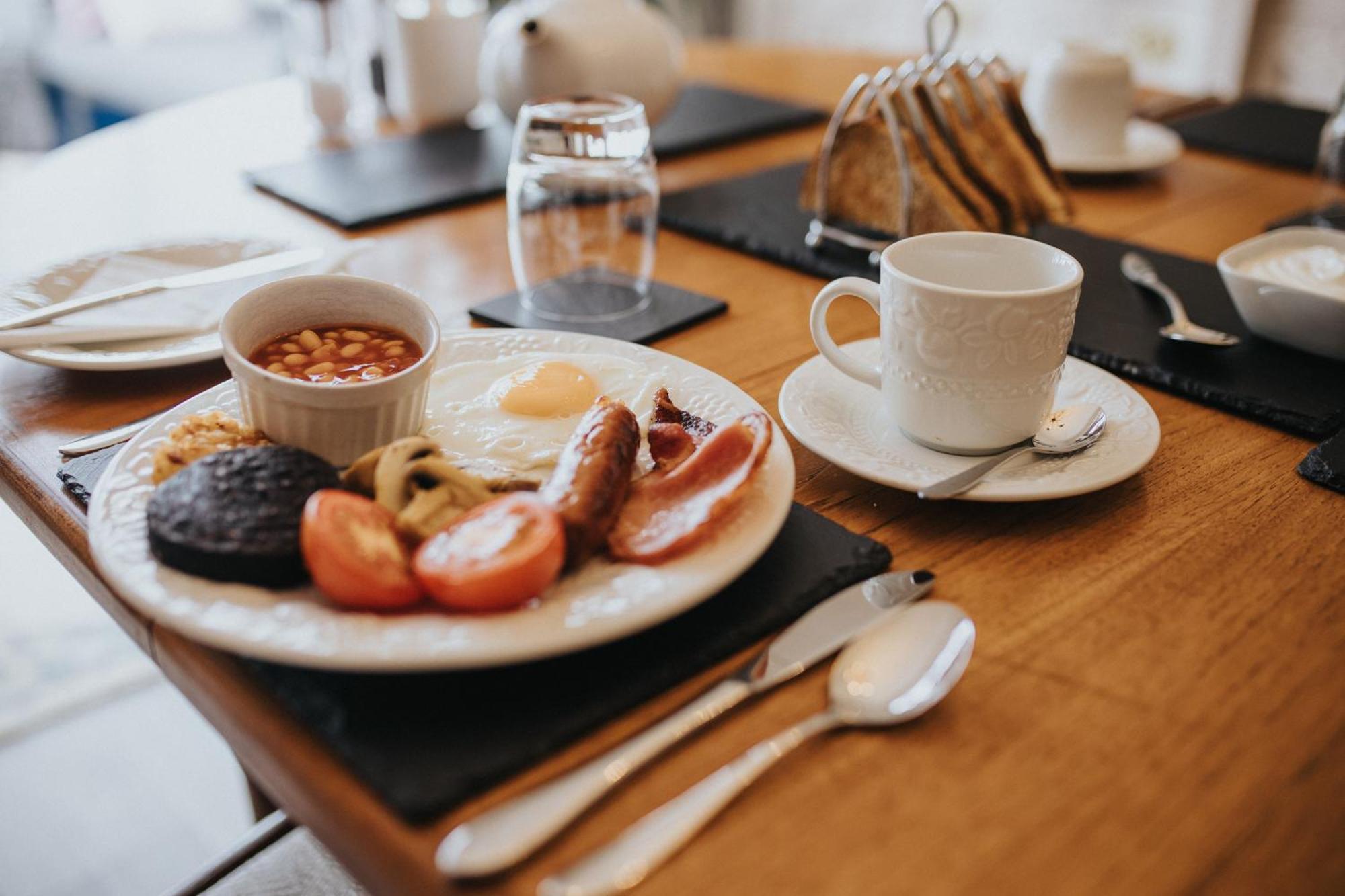 Ferlas Bed And Breakfast Penrhyndeudreath Bagian luar foto